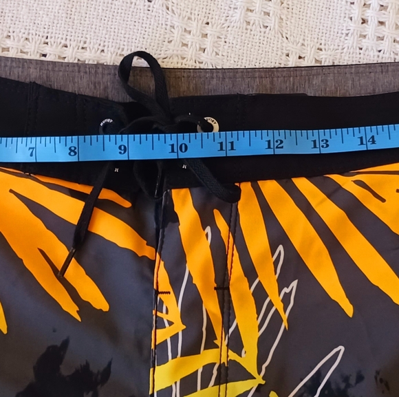 Mens Hurley board swim surf shorts nwot size 38 black/yellow/red/ grey - Picture 5 of 6